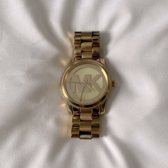 Michael Kors Women's Runway Gold-Tone Watch - Picture 2 of 4